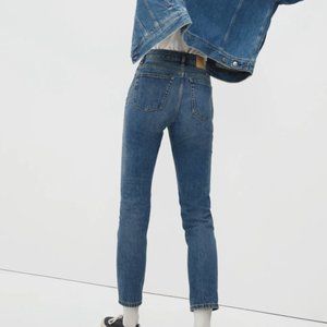 Everlane ’90s Cheeky Jean in Vintage Mid Blue